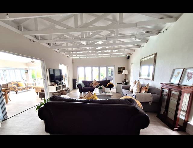 4 BEDROOM HOUSE TO LET IN LA LUCIA